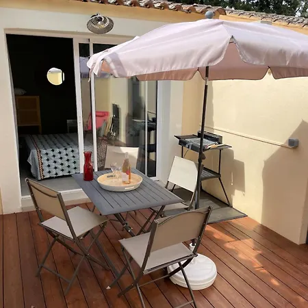 Bastidon Et Son Patio A Remy De Provence * Saint-Remy-de-Provence